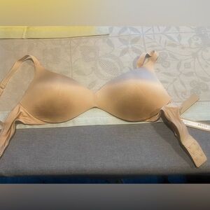 SKIMS Nude Seamless Bra